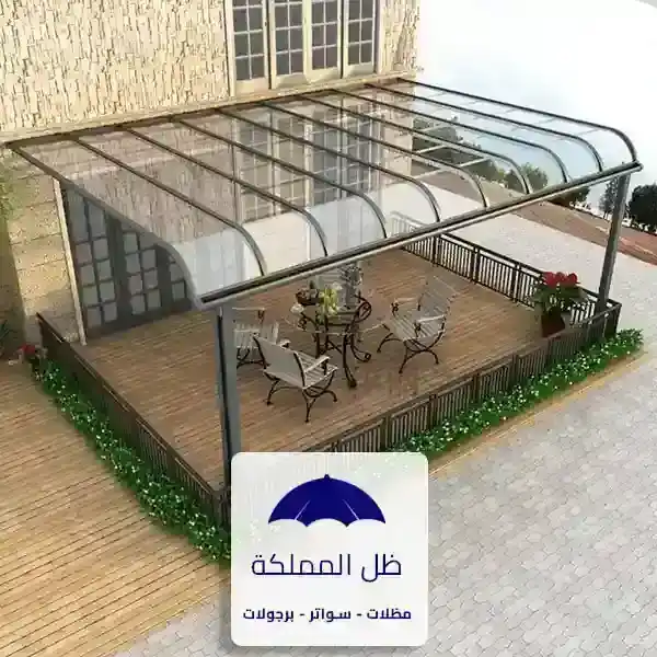 مظلة مصنوعة من اللكسان بحوش المنزل 